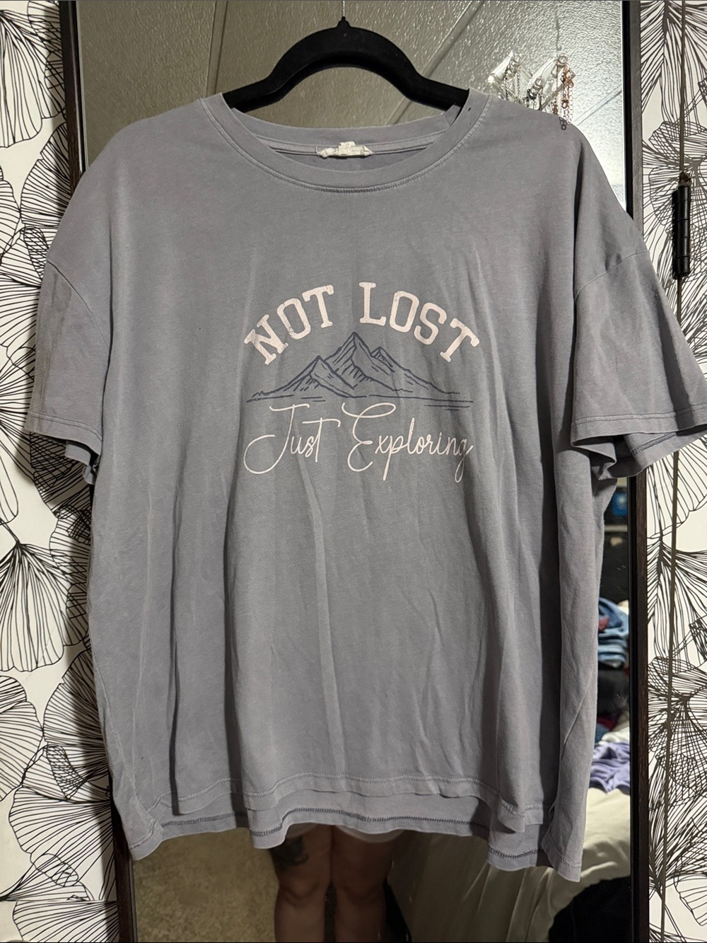Maurices Gray Short Sleeve Tee with White & Navy Graphic
